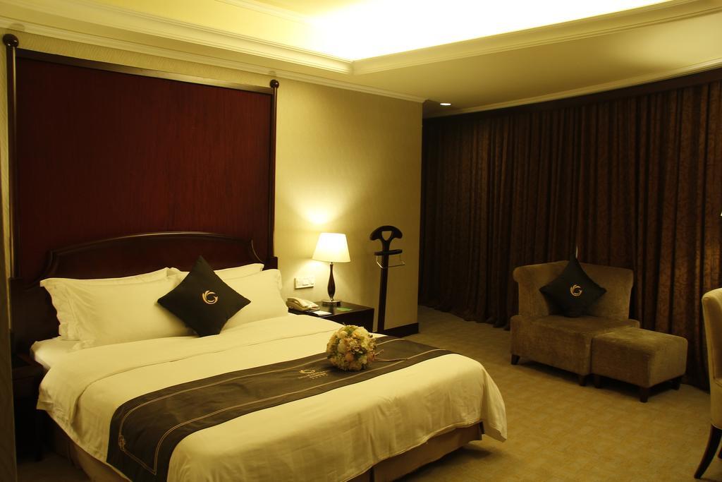 The Royal Marina Plaza Hotel Guangzhou Exterior photo