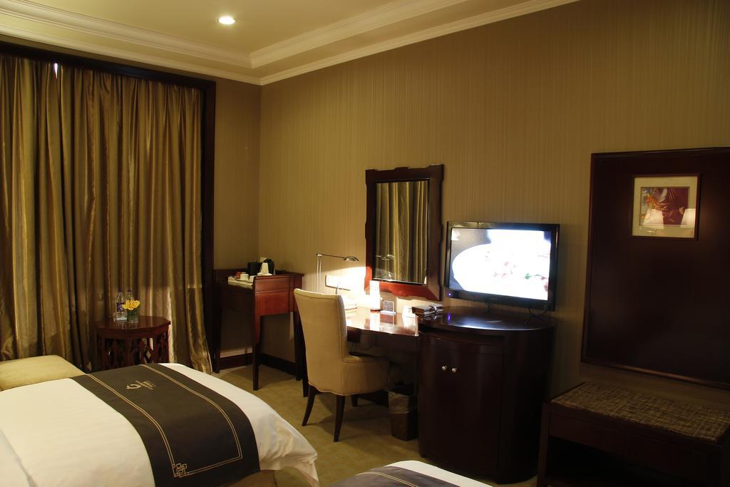 The Royal Marina Plaza Hotel Guangzhou Exterior photo