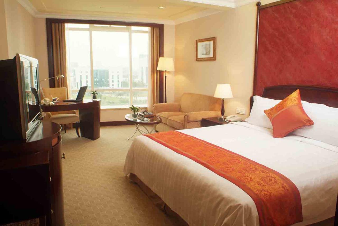 The Royal Marina Plaza Hotel Guangzhou Exterior photo