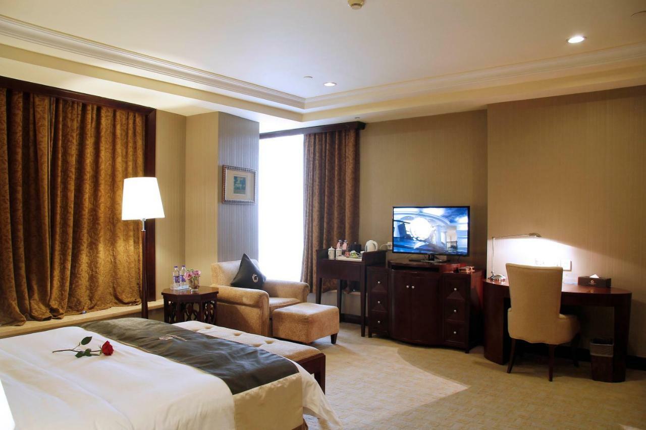 The Royal Marina Plaza Hotel Guangzhou Exterior photo