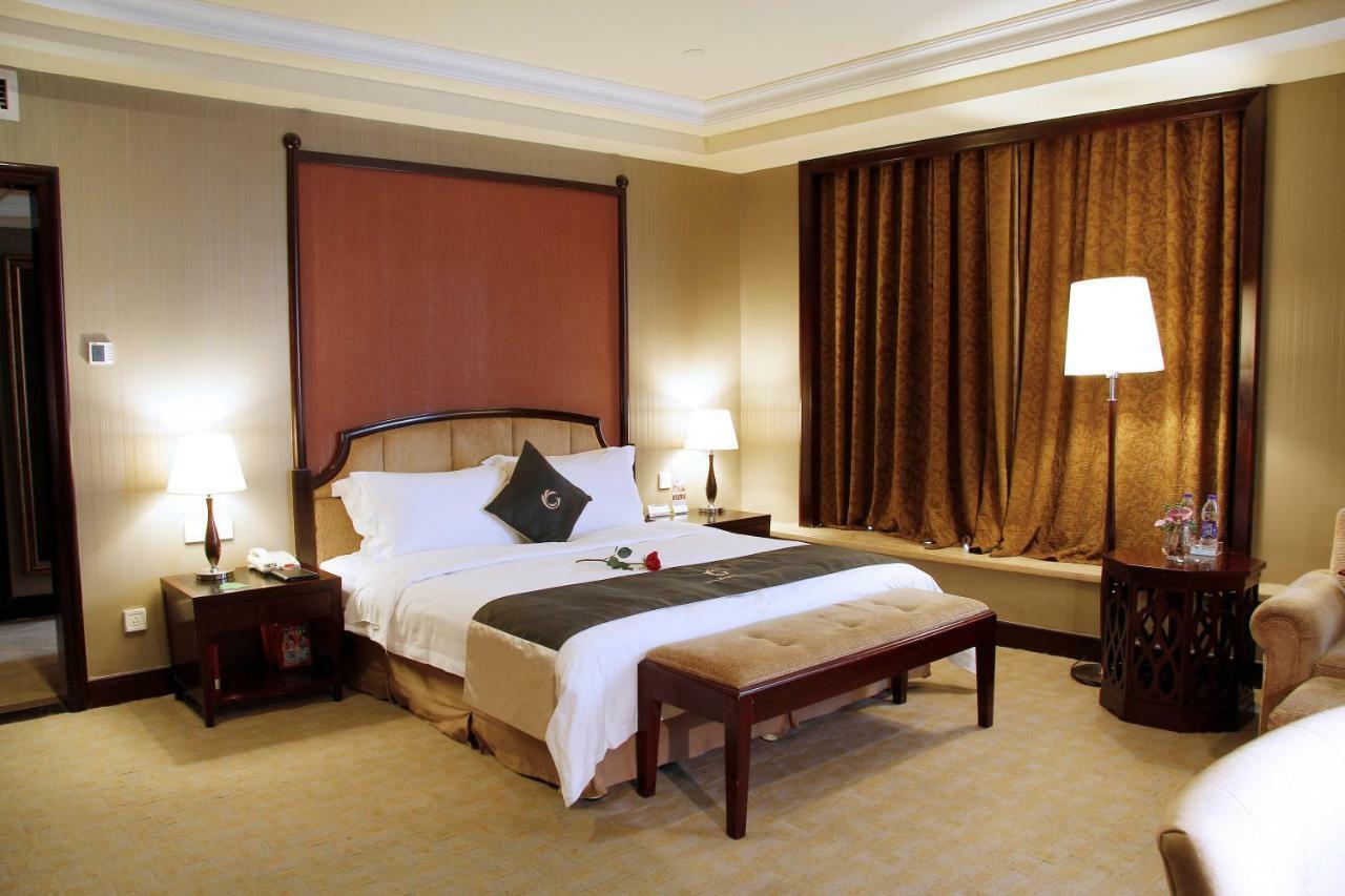The Royal Marina Plaza Hotel Guangzhou Exterior photo